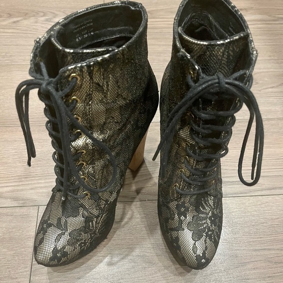 ALDO Gold & Black Embroidered Lace Boots (RARE) - Picture 7 of 10